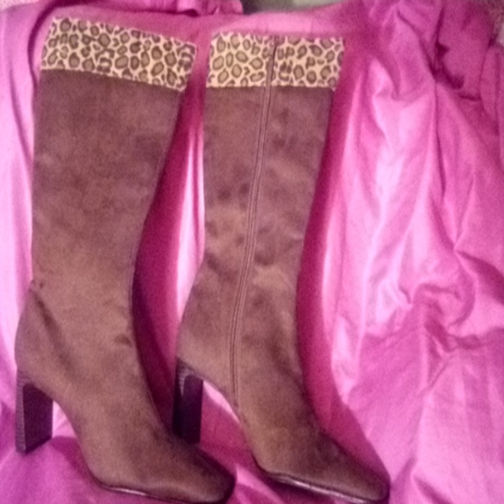Brown size 8 boots leopard trim